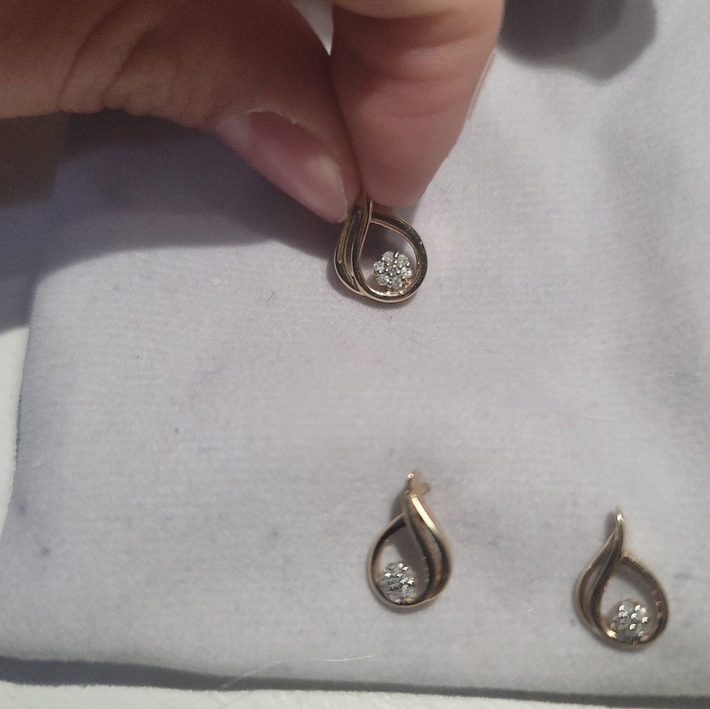 Earrings and pendant